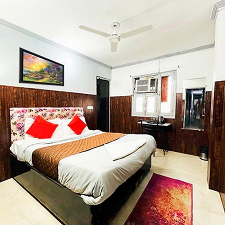 Hotel Commodo - Near Dhaula Kuan New Delhi Eksteriør billede