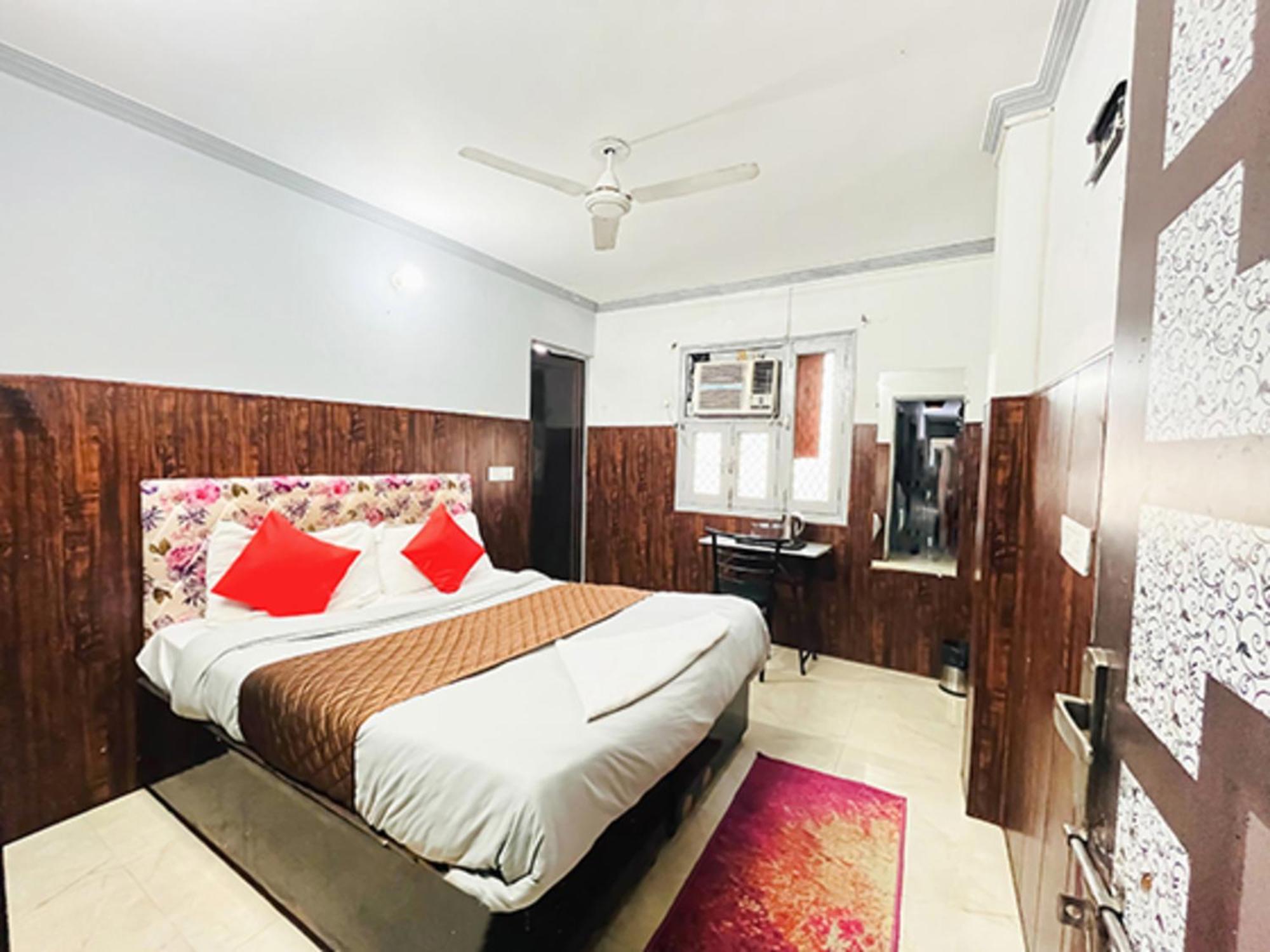 Hotel Commodo - Near Dhaula Kuan New Delhi Eksteriør billede