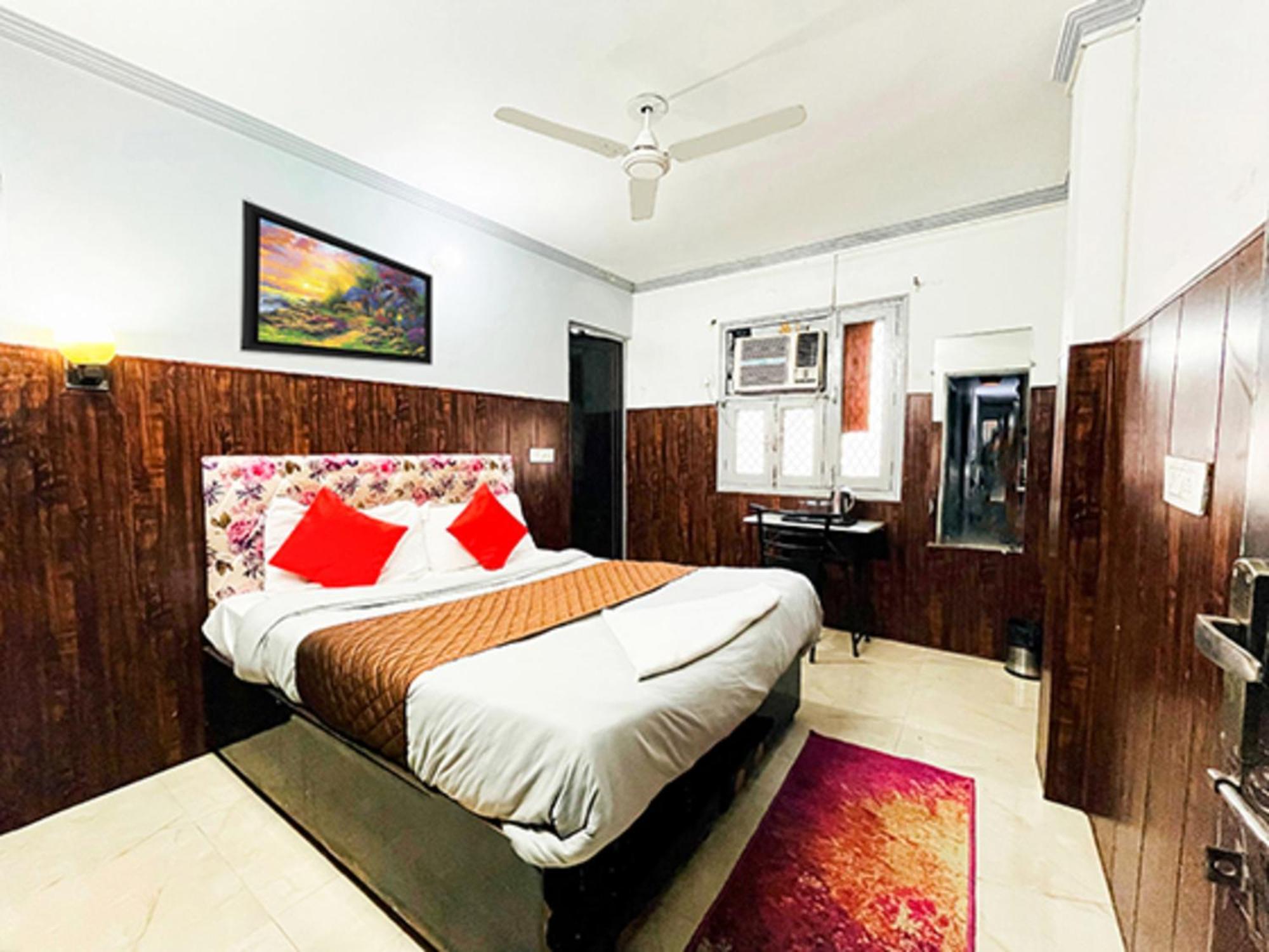 Hotel Commodo - Near Dhaula Kuan New Delhi Eksteriør billede