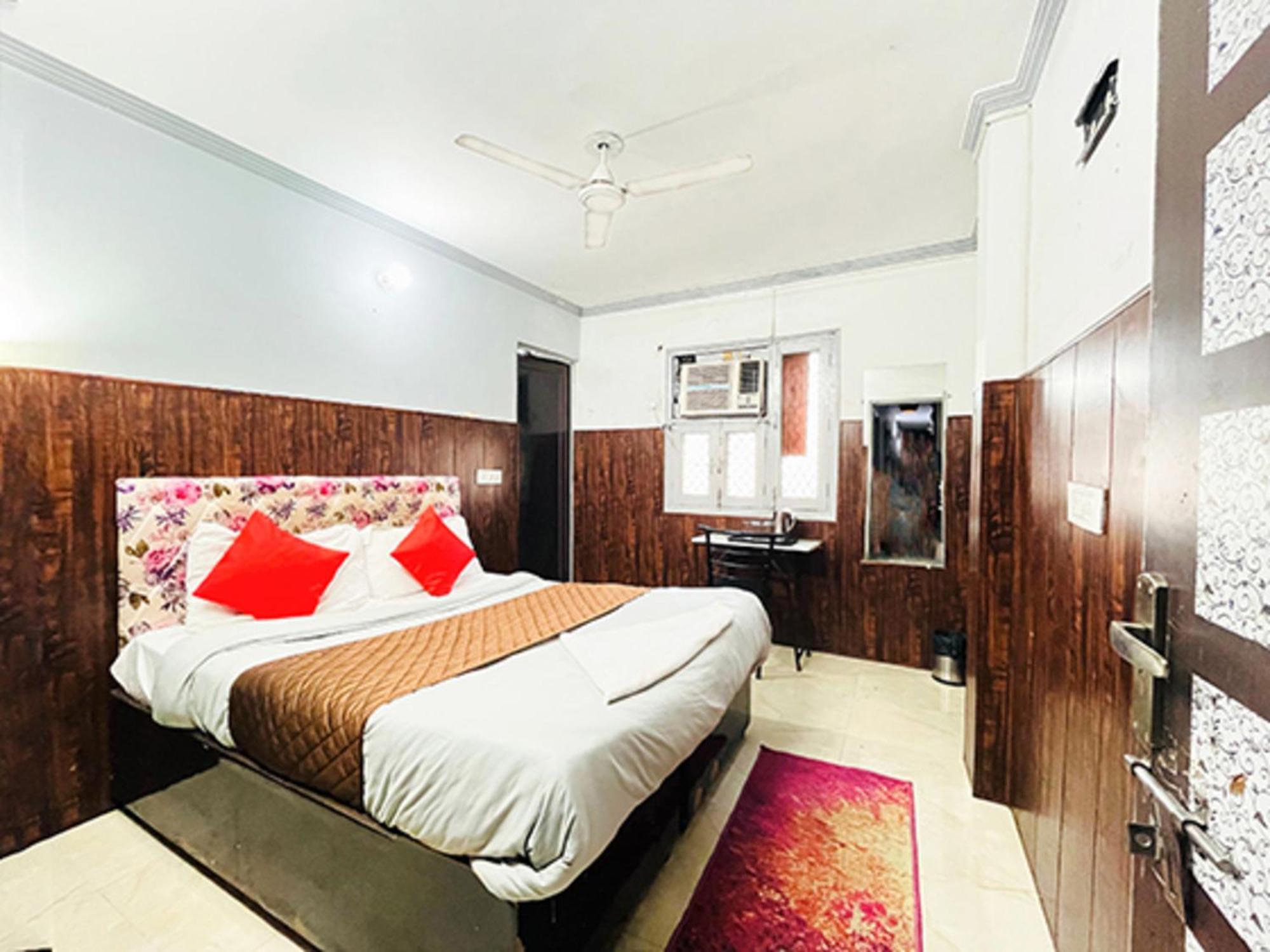 Hotel Commodo - Near Dhaula Kuan New Delhi Eksteriør billede