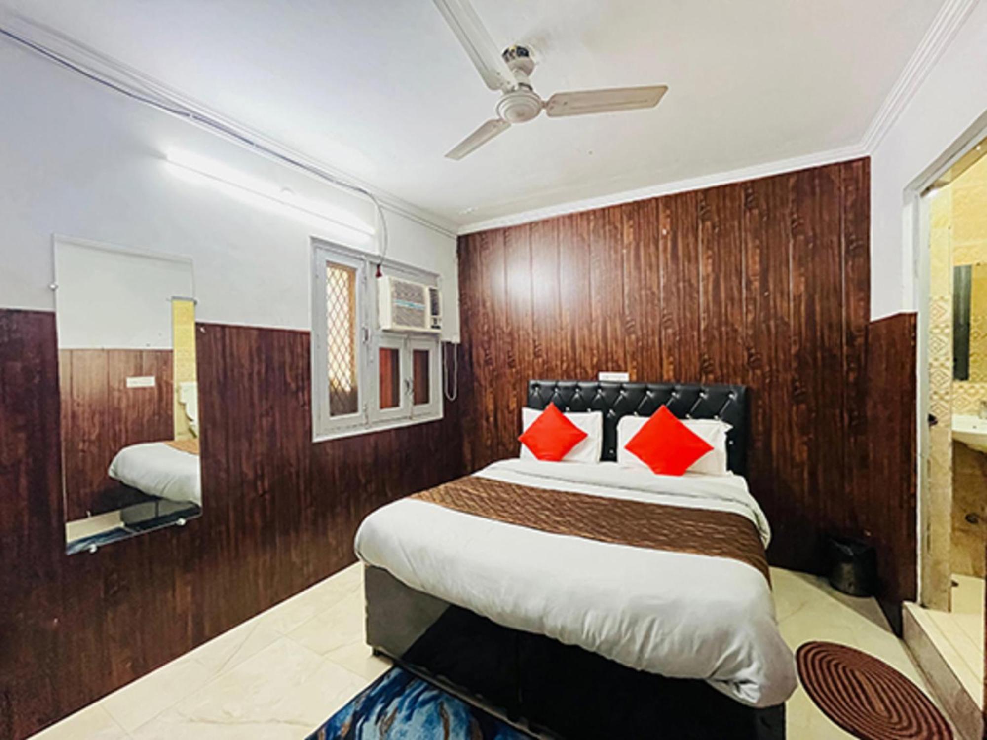 Hotel Commodo - Near Dhaula Kuan New Delhi Eksteriør billede