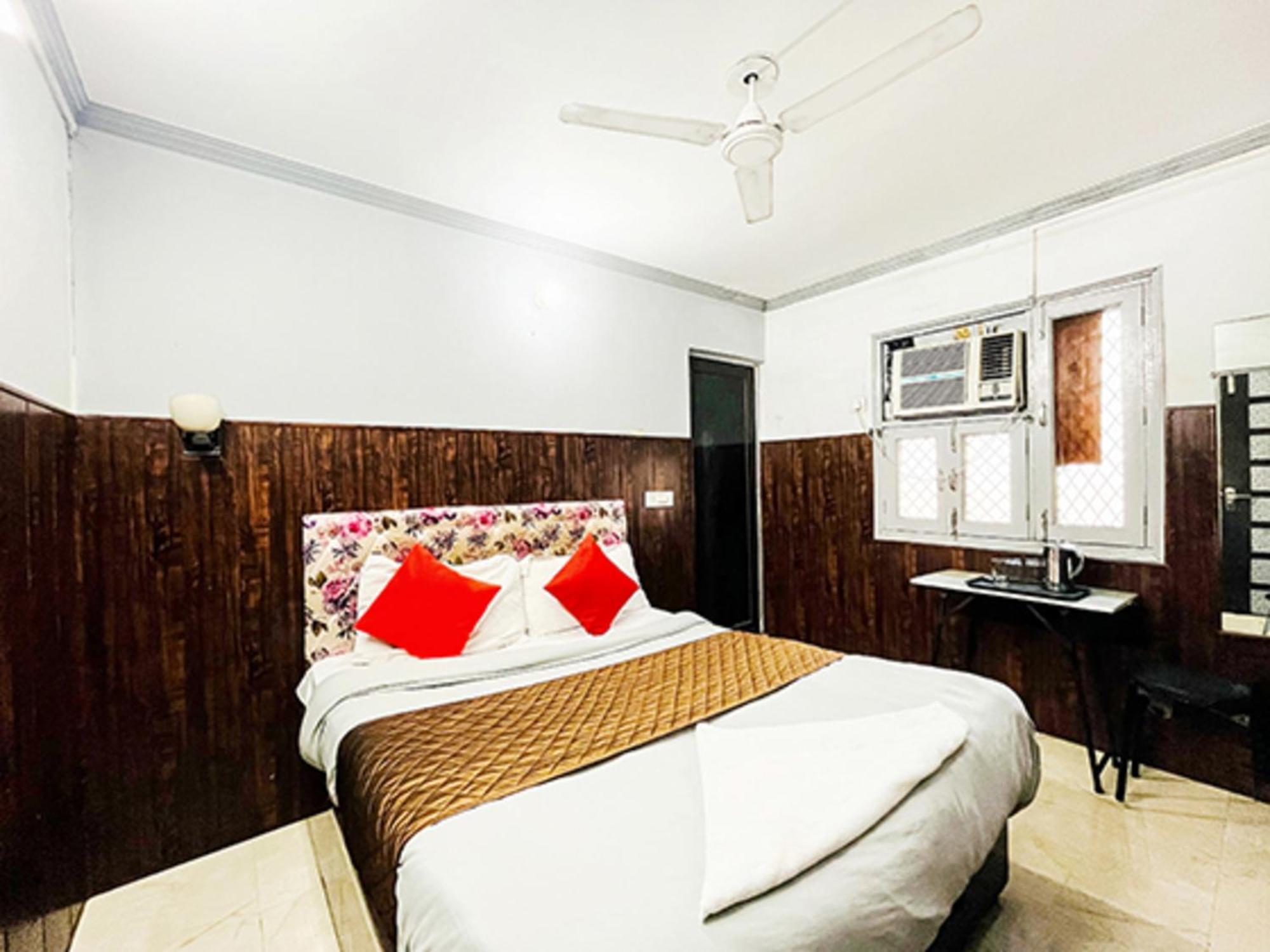 Hotel Commodo - Near Dhaula Kuan New Delhi Eksteriør billede